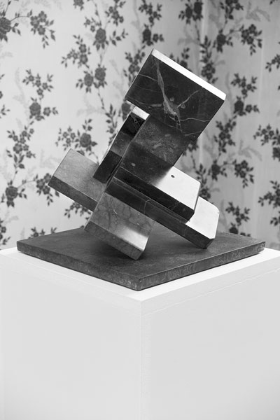 Choses tues, 2014-2018 / Bronze et marbres récupérés / Dimensions variables Choses tues, 2014-2018 / Bronze et marbres récupérés / Dimensions variables