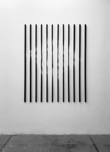 Sans titre (Verticales), 2012 / Bois, encre et cirage / 240 x 189 x 4,4 cm / Collection Frac Bretagne