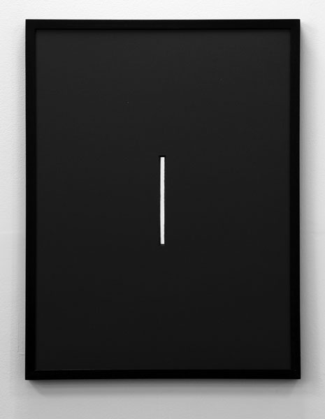 Par la meurtrière, 2011 / Marie-Louise grise, miroir et cadre en bois foncé / 60x80 cm