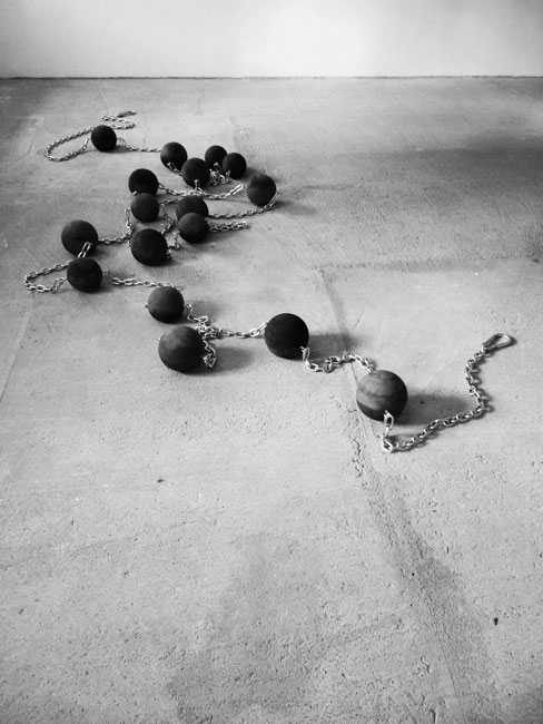Noviciat, 2015 / Béton, encre de chine et acier / Dimensions variables Noviciat, 2015 / Béton, encre de chine et acier / Dimensions variables