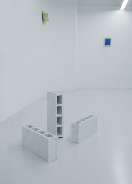 Sans titre, 2008 / Marbre de Carrare / 50 x 10 x 20 cm Sans titre, 2008 / Marbre de Carrare / 50 x 10 x 20 cm