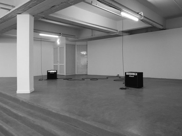 Sonatine (Mélodie Mortelle), 2008-2012 / Tubes fluorescents usagés et altérés, micros et amplis Sonatine (Mélodie Mortelle), 2008-2012 / Tubes fluorescents usagés et altérés, micros et amplis
