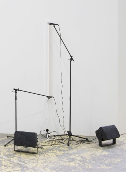 Sonatine (Mélodie Mortelle), 2010 / Tube fluorescent, micros et amplis Sonatine (Mélodie Mortelle), 2010 / Tube fluorescent, micros et amplis